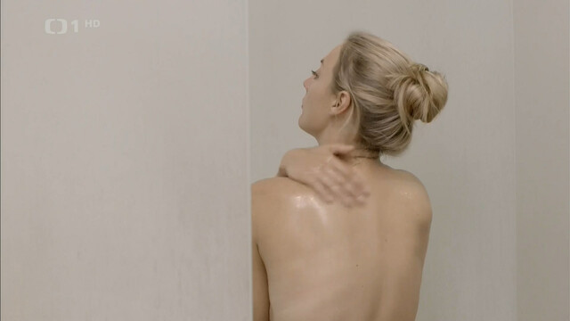 Barbora Polakova sexy, Pavla Vitazkova nude - Definice lasky (2012)