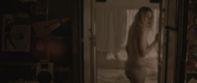 Dakota Fanning sexy, Evan Rachel Wood sexy - Viena and the Fantomes (2020)