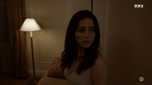 Emmanuelle Vaugier sexy - Stranger In The House (2016)