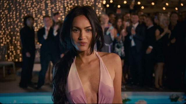 Megan Fox sexy, Charlotte Devaney nude - How to Lose Friends and Alienate People (2008)