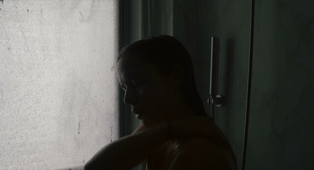 Naian Gonzalez Norvind sexy - Sangre alba (2016)