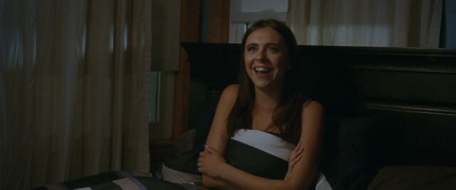 Bel Powley sexy - The King Of Staten Island (2020)