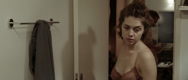 Marina Provenzzano nude - Depois da Festa (2020)