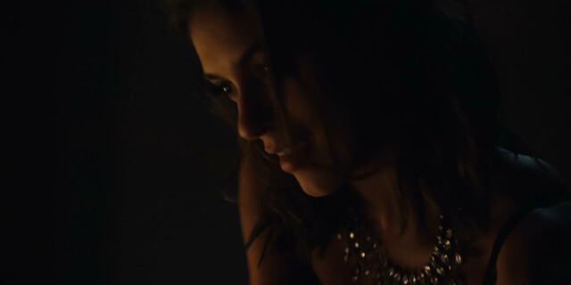 Laysla De Oliveira sexy, Hallea Jones sexy - Locke & Key s01e01-02 (2020)