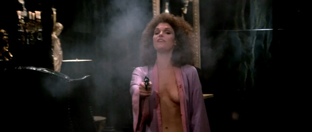 Mary Elizabeth Mastrantonio sexy - Scarface (1983)