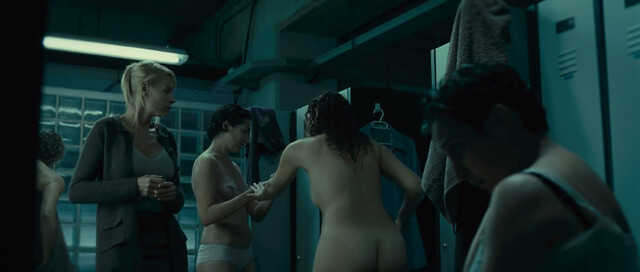 Mia Esteve nude, Laura Barba nude, Catalina Munar nude - Los ojos de Julia (2010)