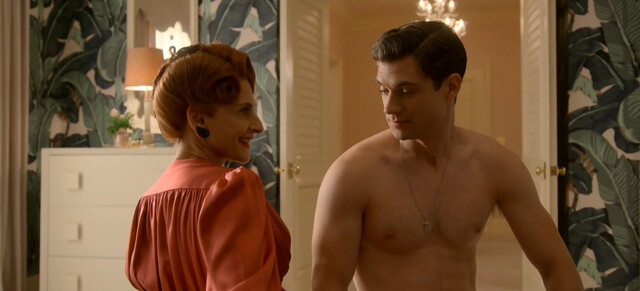 Patti LuPone sexy - Hollywood s01e01 (2020) #2