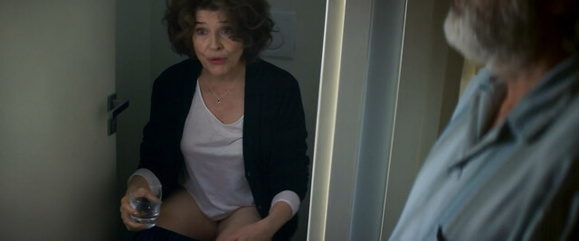 Doria Tillier sexy, Fanny Ardant sexy - La Belle Epoque (2019)