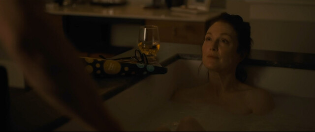 Julianne Moore sexy - After the Wedding (2019)