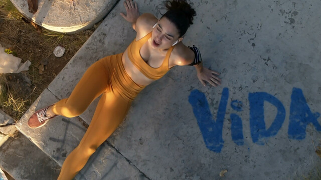 Mishel Prada nude, Roberta Colindrez sexy, Melissa Barrera sexy - Vida s03e02 (2020)