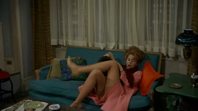 Jane Fonda sexy - Barefoot in the Park (1967)