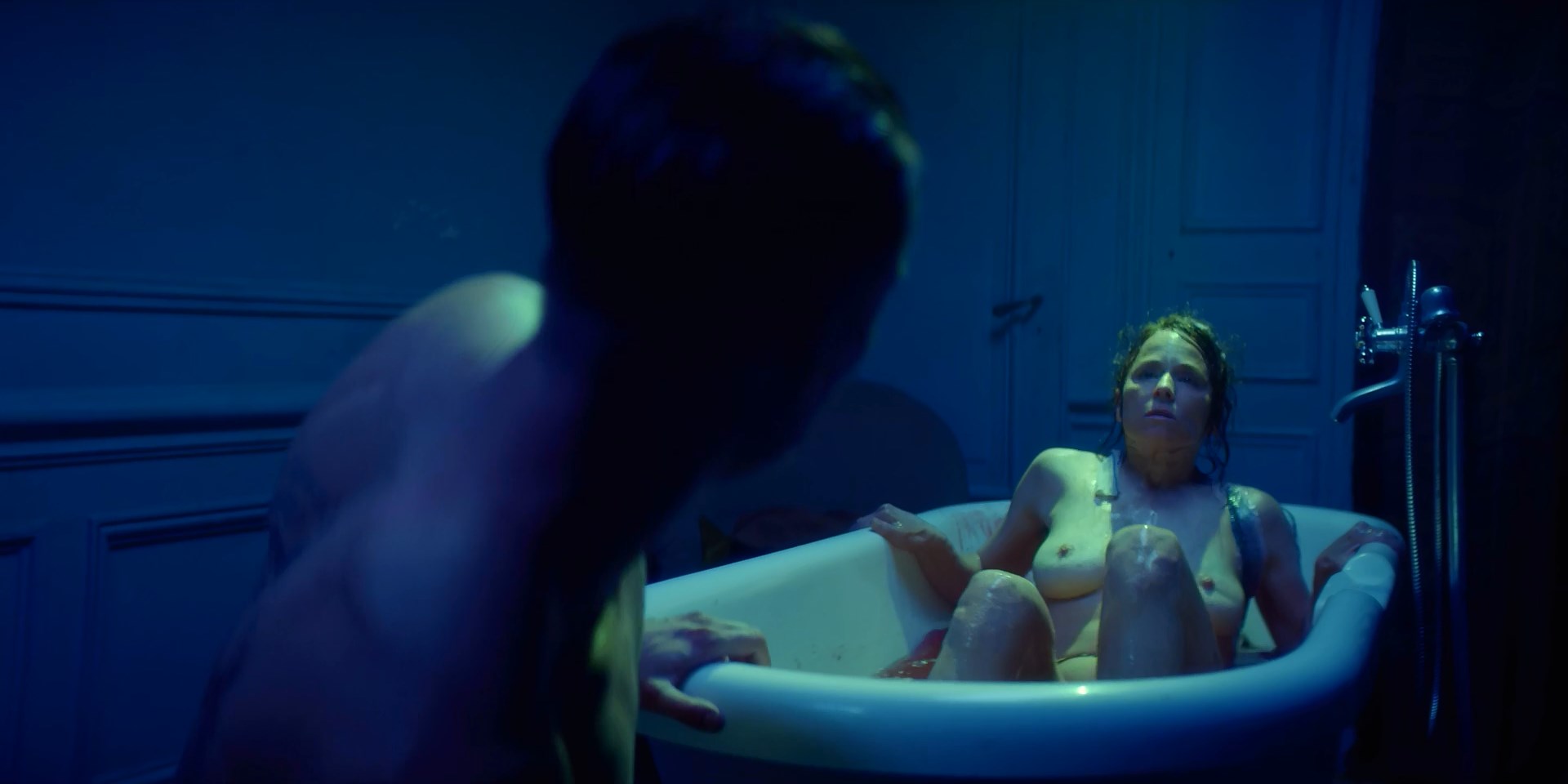 Suzanne Clement nude, Oulaya Amamra sexy - Vampires s01e04-06 (2020)