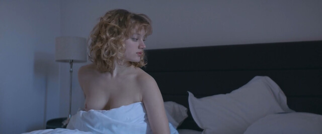 Nadia Tereszkiewicz nude, Valeria Bruni-Tedeschi nude, Juliet Doucet nude - Seules les betes (2019)