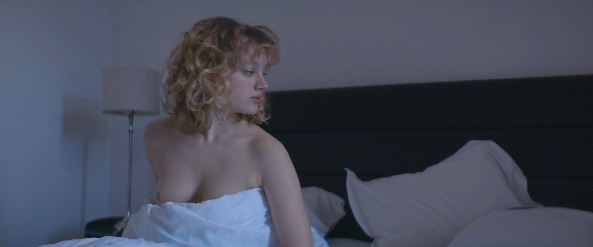 Nadia Tereszkiewicz nude, Valeria Bruni-Tedeschi nude, Juliet Doucet nude -  Seules les betes (2019)