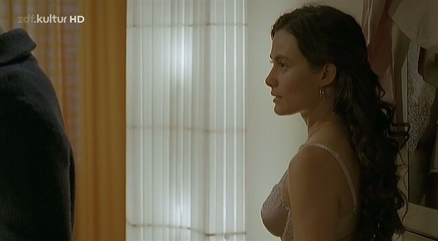 Idil Uner sexy – Saniyes Lust (2003)