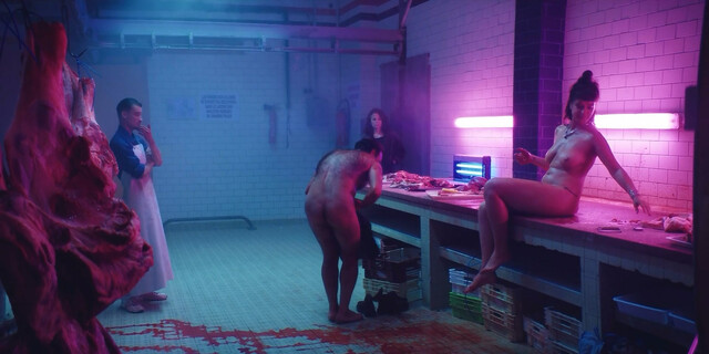 Juliette Cardinski nude - Vampires s01e01 (2020)
