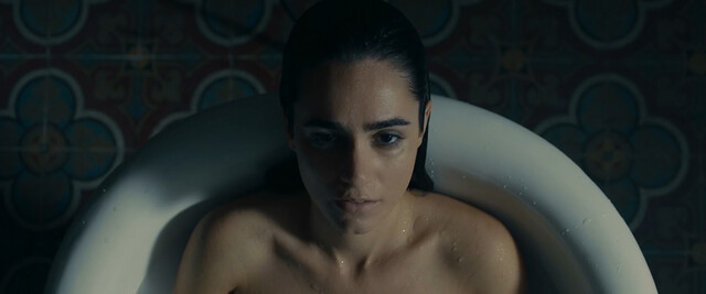 Alicia Sanz nude - En Brazos de un Asesino (2019)