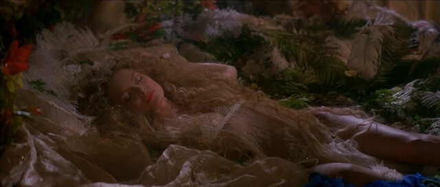 Anna Friel sexy, Calista Flockhart sexy - A Midsummer Night's Dream (1999)