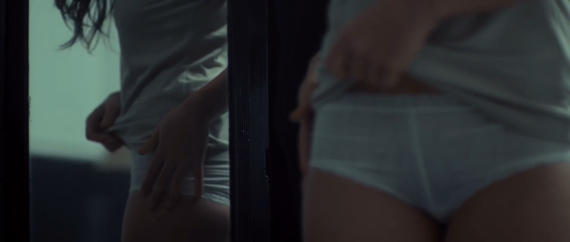 Nude video celebs » Elma Begovic sexy, Annette Wozniak sexy, Denise Yuen  sexy - Bite (2015)