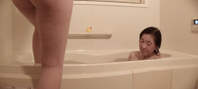 Kana Hatakeyama nude - okaasan (mom) (2018)