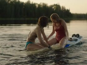 Rose-Marie Perreault sexy, Sabrina Begin Tejeda sexy - Girlfriends (2018)