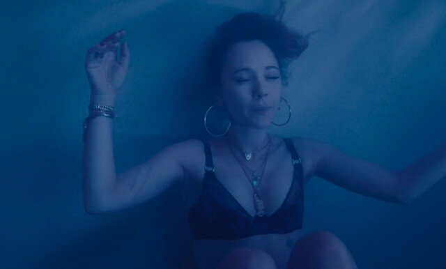 Juno Temple sexy, Alexandra Daddario sexy - Lost Transmissions (2019)