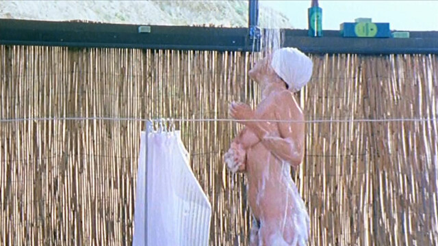 Edwige Fenech nude - La soldatessa alla visita militare (1977)