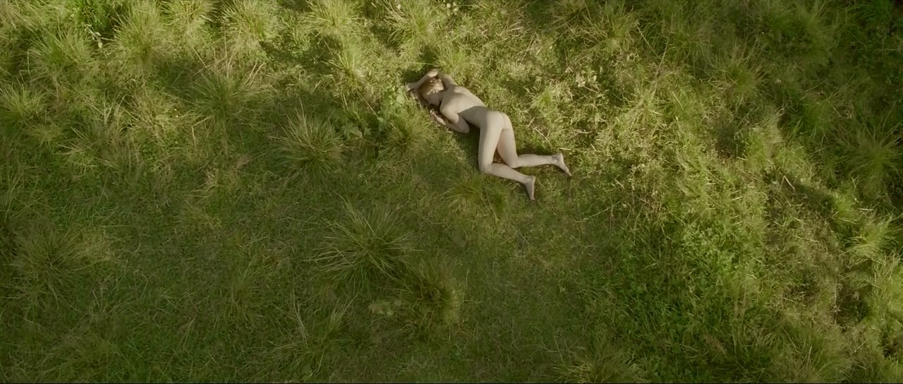 Nadine Petry nude - Hennes svarta vingar (2013)