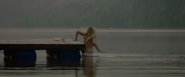 Simona Krainova nude, Johana Vaskova sexy - Vybijena (2015)