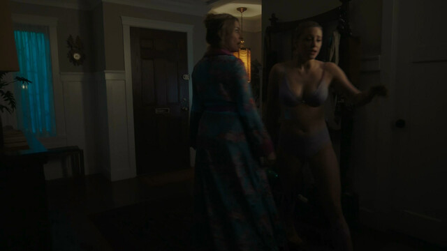 Lili Reinhart sexy, Camila Mendes sexy - Riverdale s04e14 (2020)