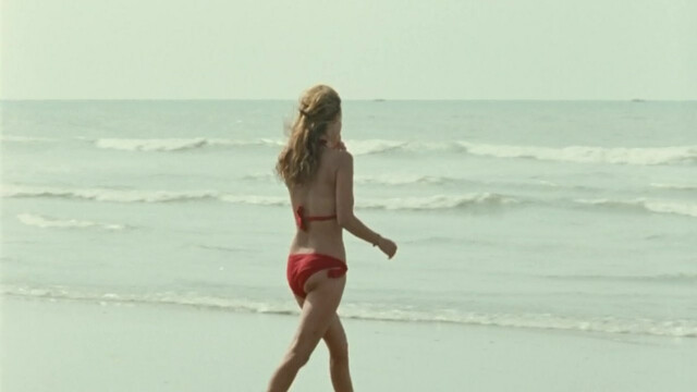 Laure Calamy sexy, Constance Rousseau nude - Un monde sans femmes (2011)