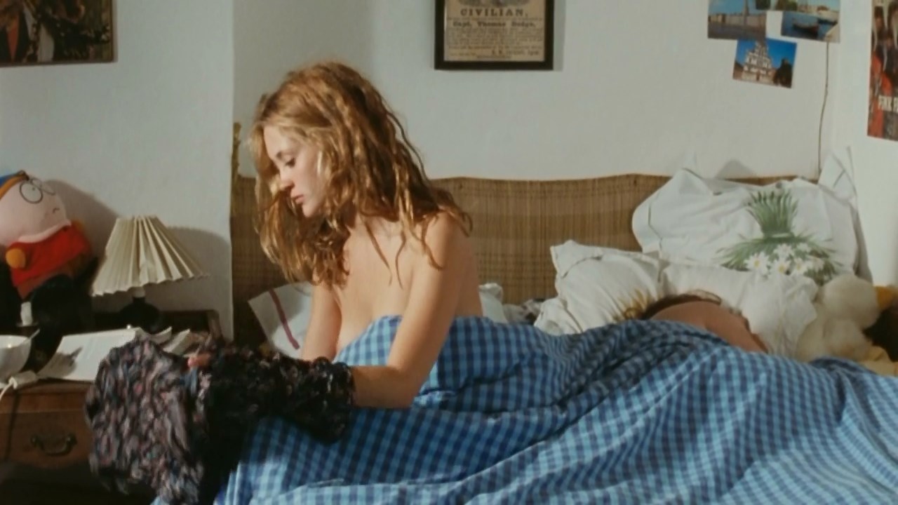 Laure Calamy sexy, Constance Rousseau nude - Un monde sans femmes (2011)