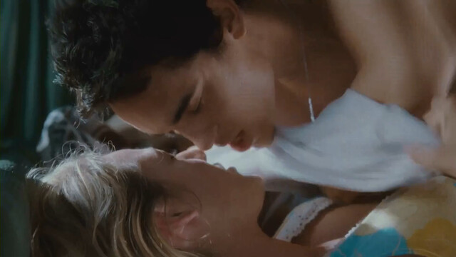 Blake Lively sexy - Elvis and Anabelle (2007)