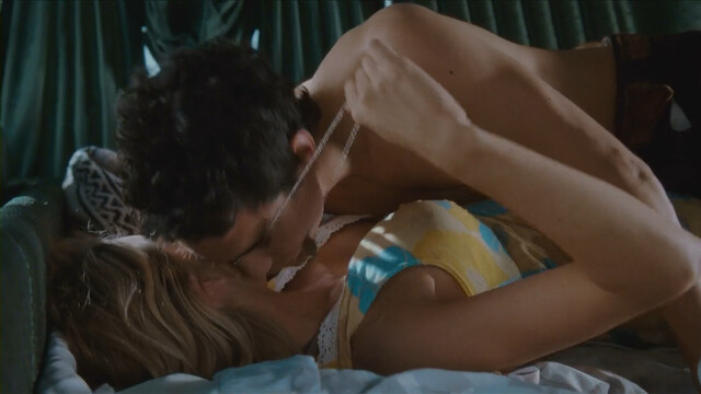 Blake Lively sexy - Elvis and Anabelle (2007)