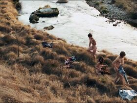 Leni Wesselman nude, Sabrina Strehl nude - Der Wald (2018)