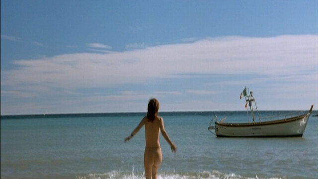 Julie Gayet nude - Lovely Rita, sainte patronne des cas dуsespуrуs (2003)