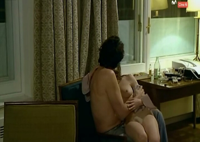 Maria Vico nude - Esposa y amante (1977)