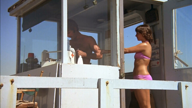 Kathleen Quinlan sexy, Louise Golding nude - Lifeguard (1976)