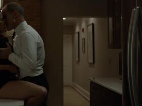 Neve Campbell sexy - House of Cards (2017)