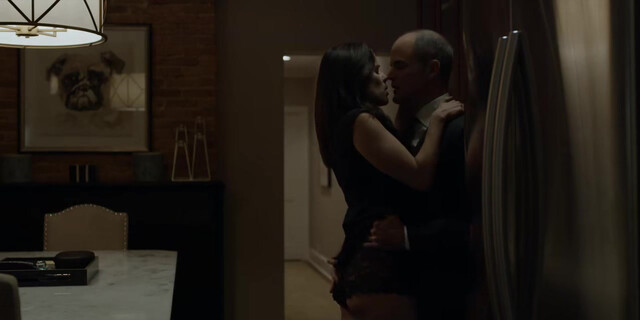 Neve Campbell sexy - House of Cards (2017)