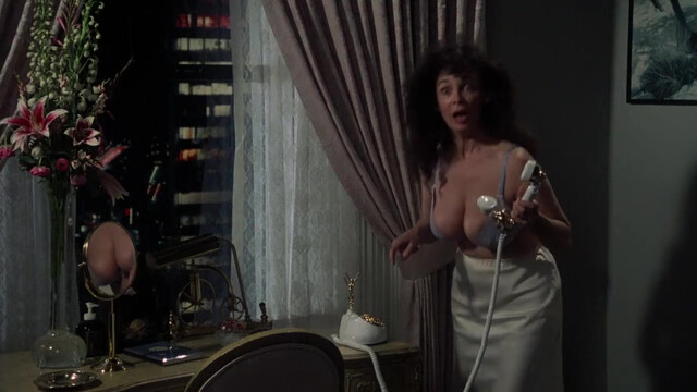 Lorali Hart sexy - The Naked Gun (1988)