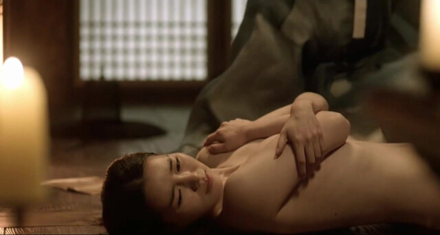 Lim Ji-yeon nude, Lee Yoo-young nude - The Treacherous (2016)