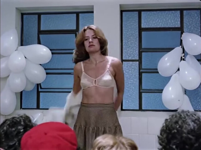Silvia Bandeira nude - Bar Esperanza (1983)