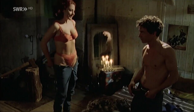 Simone Thomalla nude - Tatort s01e427 (1999)
