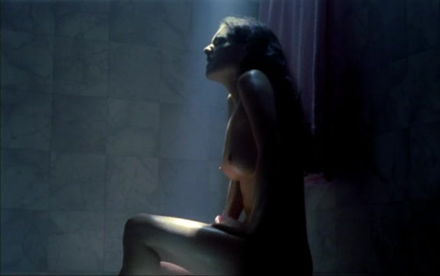 Leonor Seixas nude - A Passagem da Noite (2003) .