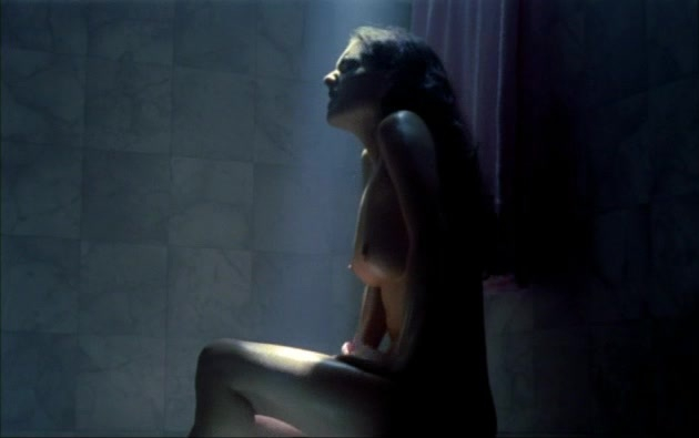 Leonor Seixas nude - A Passagem da Noite (2003)