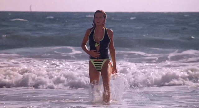 Courtney Thorne-Smith sexy, Harley Jane Kozak nude - Side Out (1990)