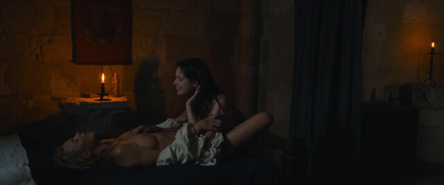 Virginie Efira nude, Daphne Patakia nude - Benedetta (2021)