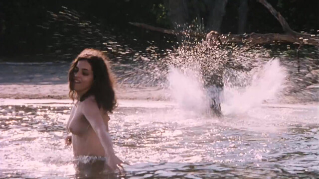Emmanuelle Vaugier nude, Lynn Snelling nude - Hysteria (1997)