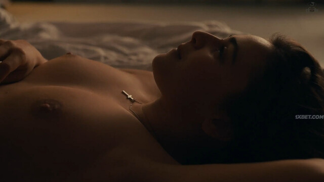 Laura Mueller nude – The Night Belongs to Lovers (La nuit aux amants) (2021)